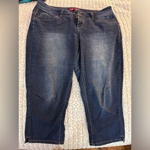 Women's betta butt capri